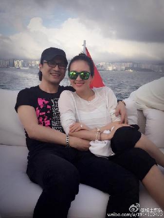 红玫瑰大戒指!章子怡带汪峰上头条 葛荟婕很安静