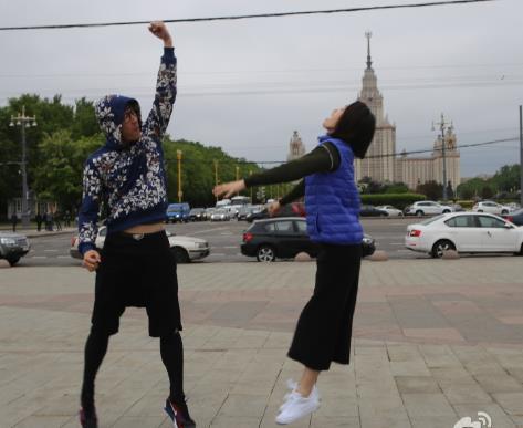 明星520集体虐狗:刘翔与女友吴莎街头秀恩爱 撒贝宁妻子