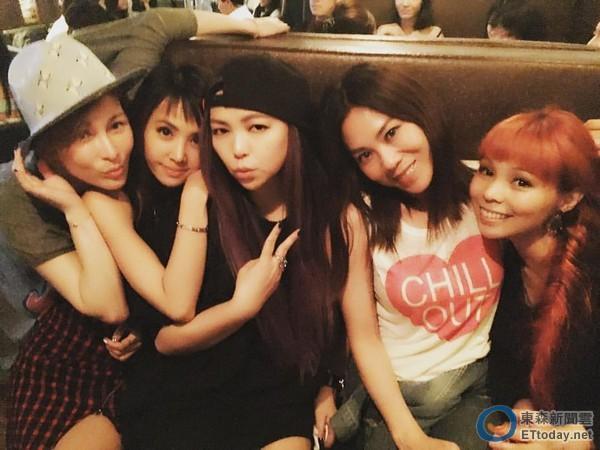 歌后集结!张惠妹蔡依林蔡健雅同框似高中生