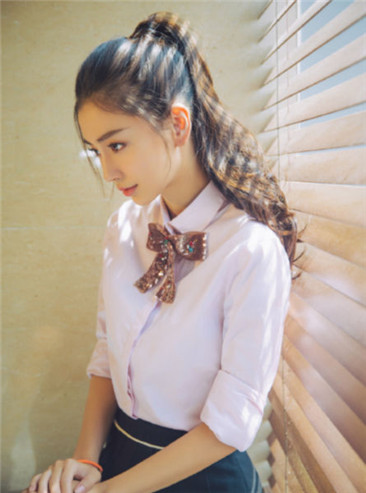 baby晒照被夸赞：微微一笑很倾城