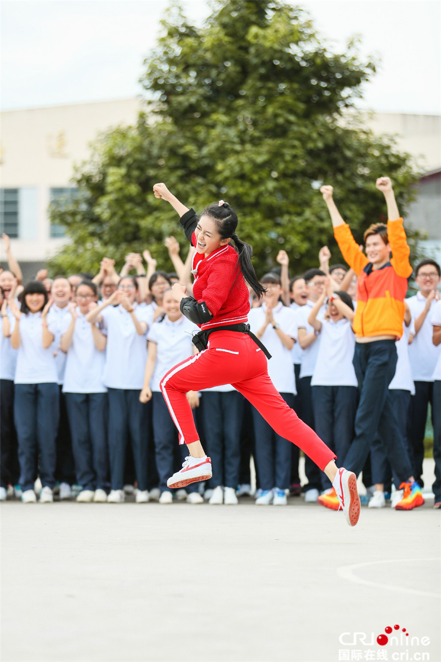 《我们来了》全能游戏女王 谢娜打篮球竟然如此帅!