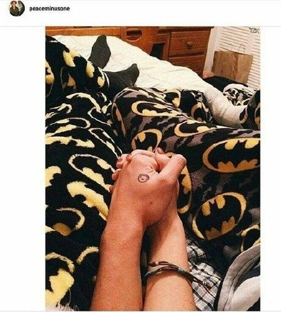 恋情曝光？权志龙与小松菜奈私密照十指紧扣